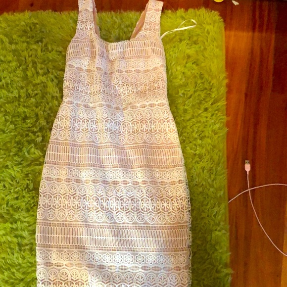 Tan flattering dress - Picture 1 of 1